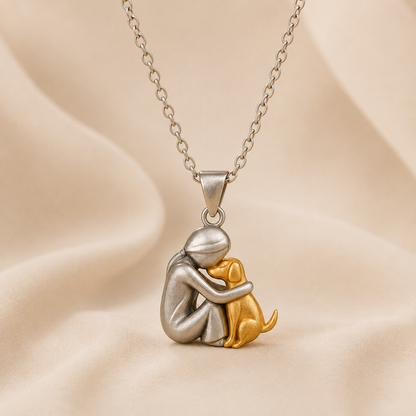 Collier Étreinte Éternelle — pendentif silhouette
