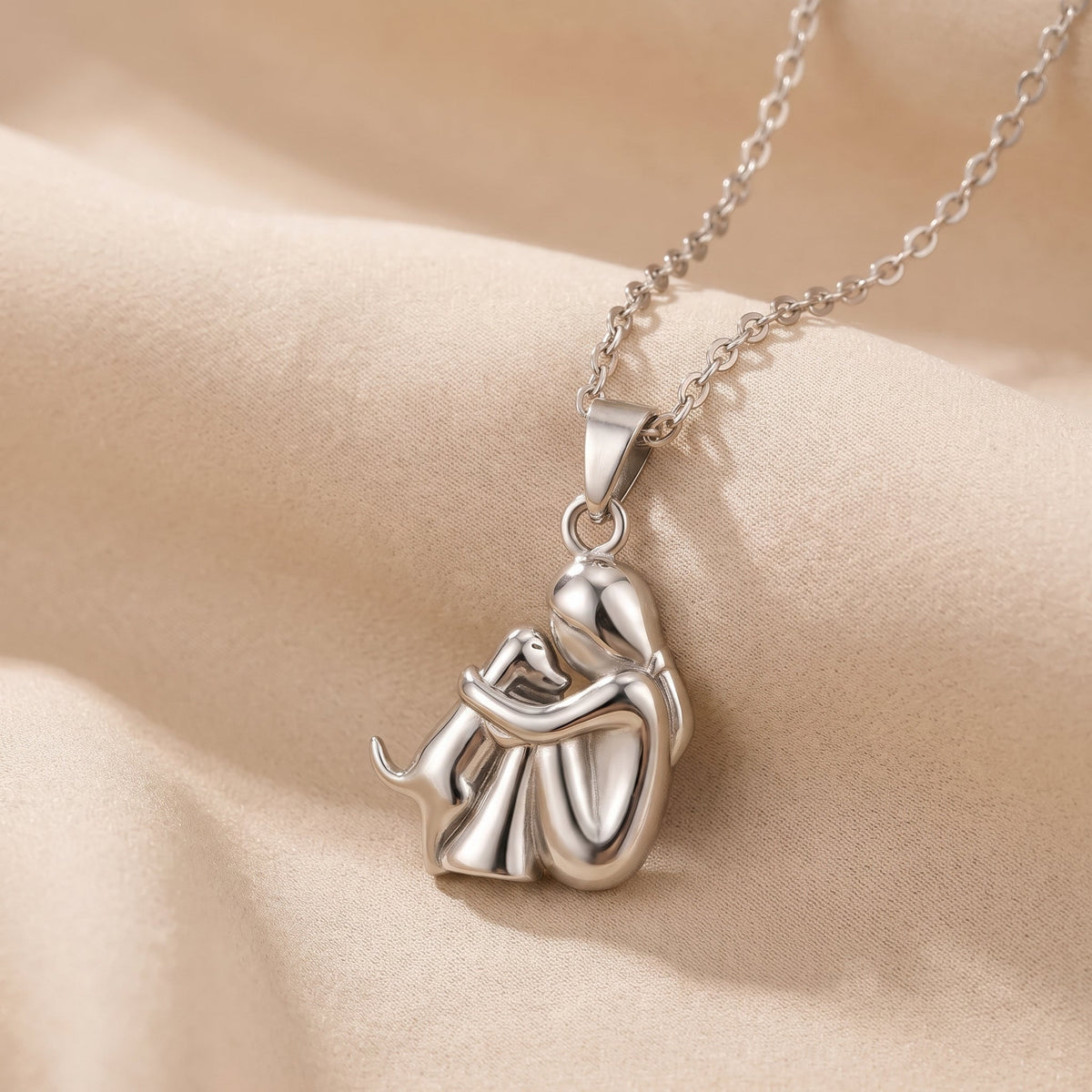 Collier Étreinte Éternelle — finition argent